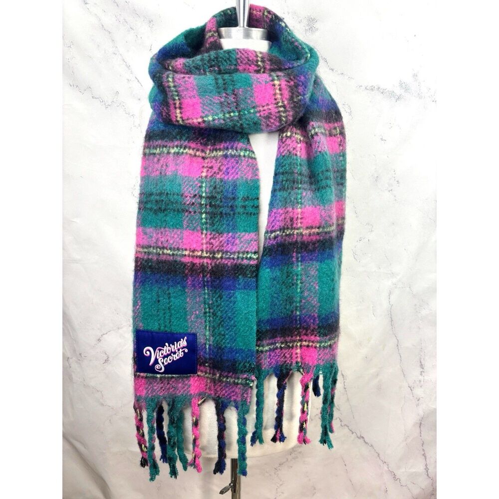 Victorias Secret Plush Knit Scarf Chunky Tartan Plaid Soft Fringe 12x78 Preppy